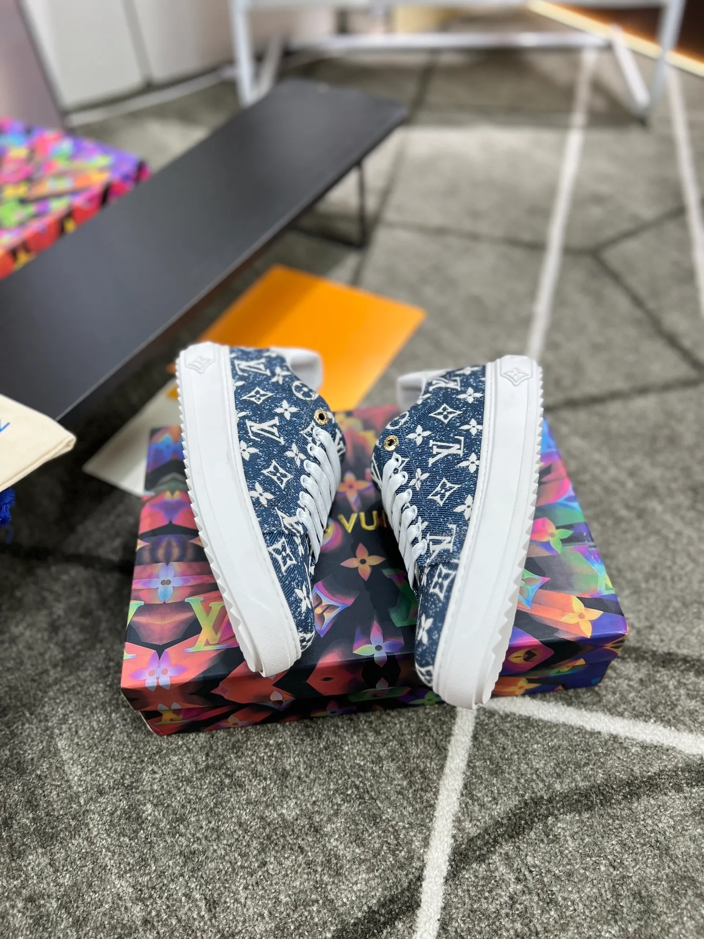Factory price: 520💰LOUIS VUITTON [Louis VUITTON] New trendy Lv is on the market🎁, casual and fashionable men's shoes👟The upper is made of imported original fabric + cowhide mesh lining, the original wear-resistant rubber outsole, the version is simple and elegant, exclusive for trendy men, six colors available, code number: 38-44, customized 45, 46